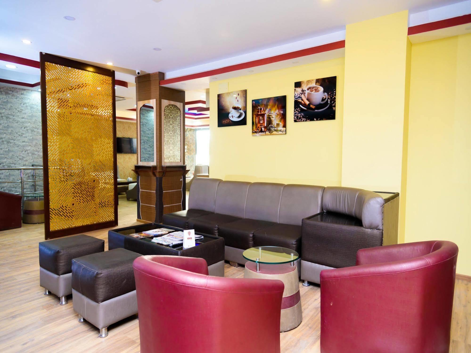 Oyo 105 Hotel Travel Inn Katmandou Extérieur photo