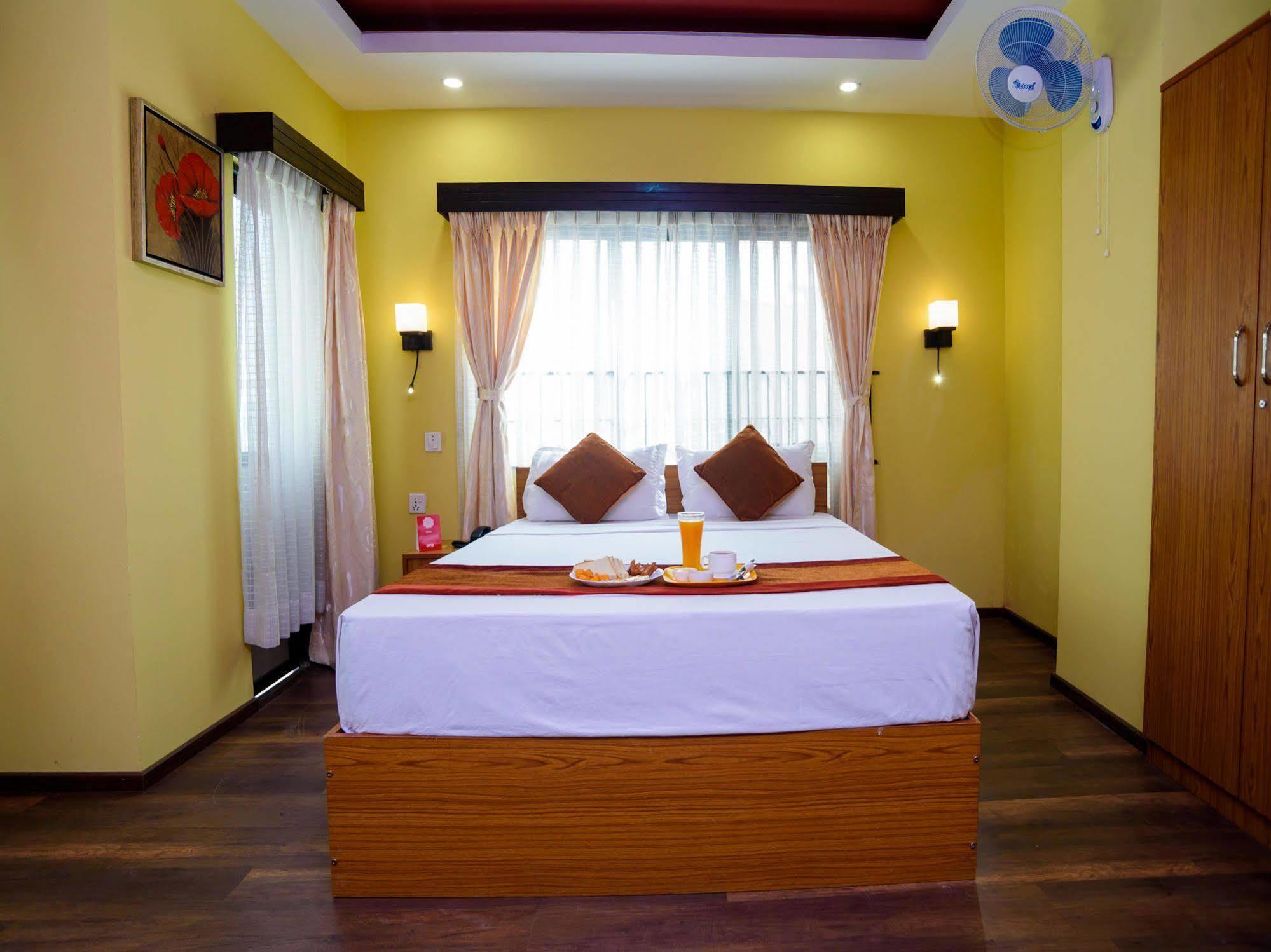 Oyo 105 Hotel Travel Inn Katmandou Extérieur photo