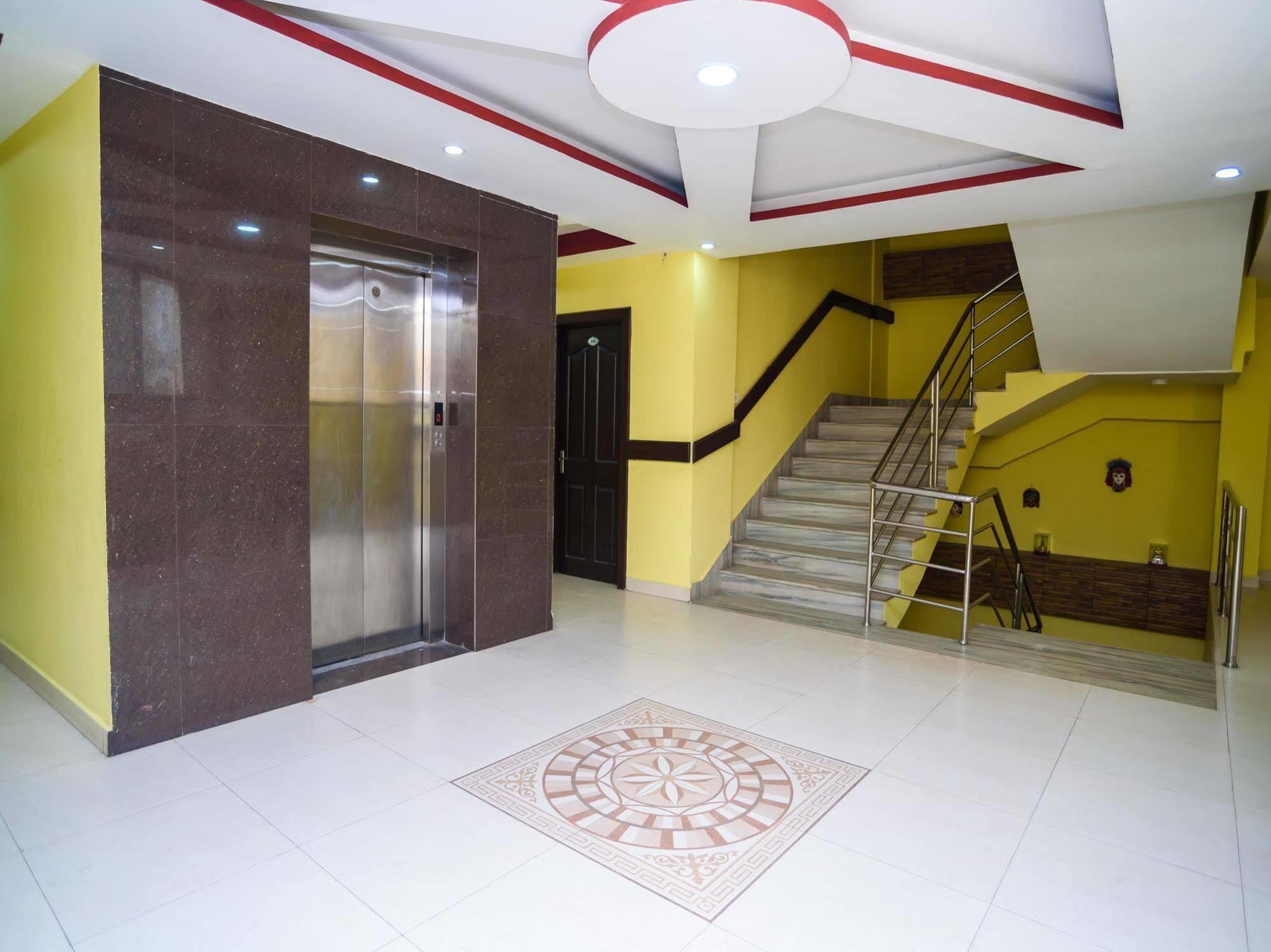 Oyo 105 Hotel Travel Inn Katmandou Extérieur photo